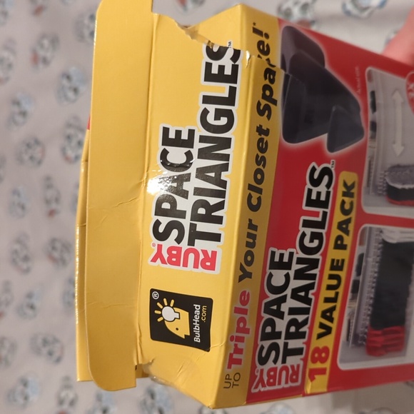 Closet space triangles - Picture 3 of 3